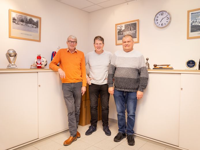 Vlnr. Marthie van Alem, Hans van Asten en Pierre Driessen hebben een nauwe band met  de jubilerende ASV.