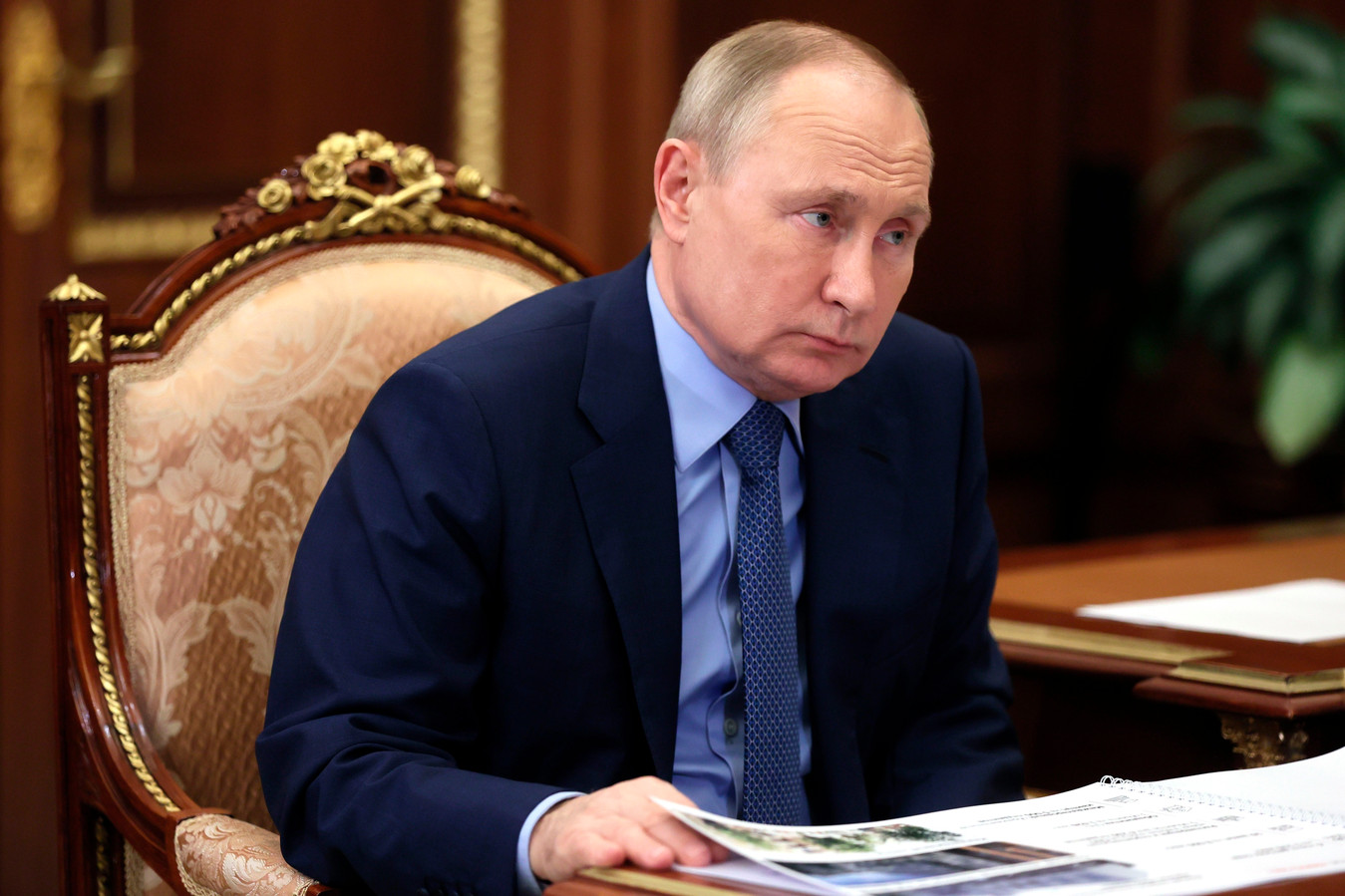 De Russische president Vladimir Poetin tijdens een vergadering in het Kremlin, vrijdag.