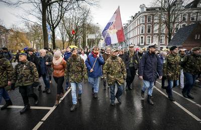 Demonstratie tegen coronabeleid in Amsterdam vreedzaam verlopen