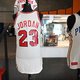Shirt van Michael Jordan uit 1984 levert recordbedrag op