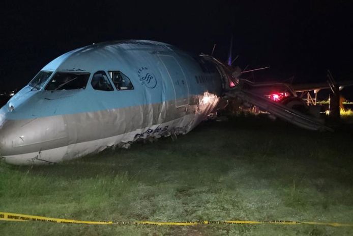 Een vliegtuig van Korean Air met 173 mensen aan boord is op de internationale luchthaven van Cebu op de Filipijnen van de landingsbaan geschoven.