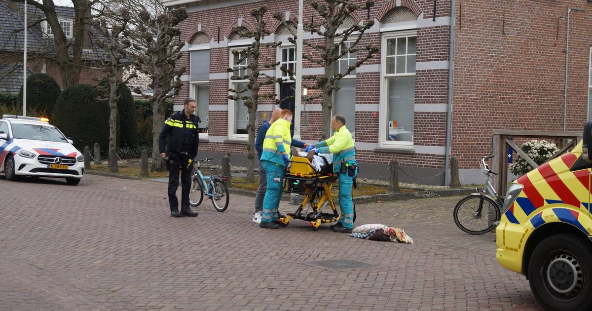 Fietser raakt gewond bij botsing met andere fietser in Vlijmen.
