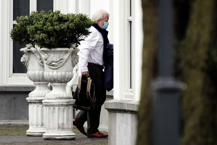 Jaap van Dissel, de voorzitter van het Nederlandse adviesorgaan Outbreak Management Team, arriveert bij het Catshuis voor overleg. Archiefbeeld.