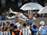 Argentijnse WK-ploeg voor oefeninterland als helden onthaald door 83.000 fans