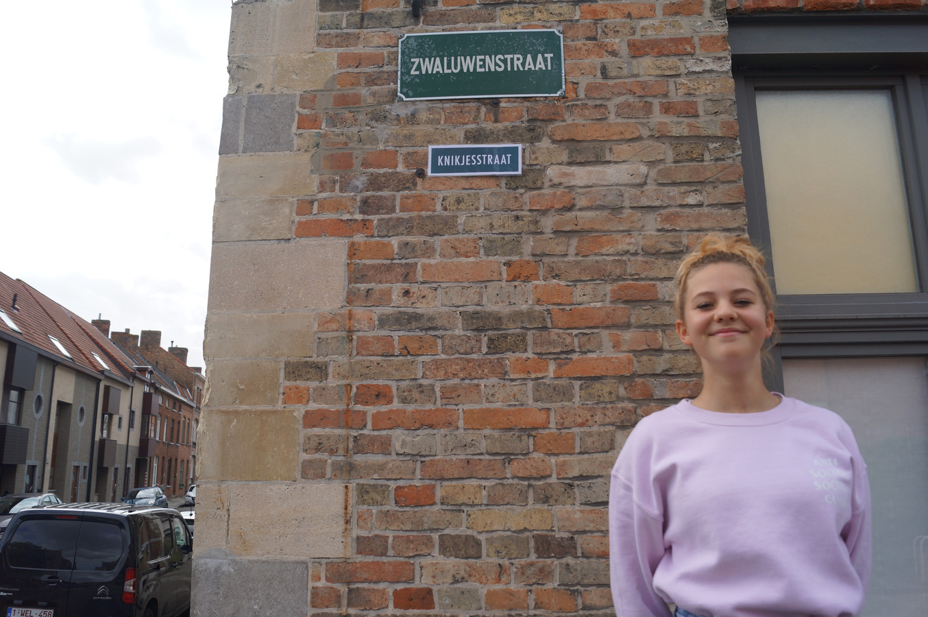 Zarra Neirynck uit Brugge wil de buurt vriendelijker maken met de Knikjesstraat