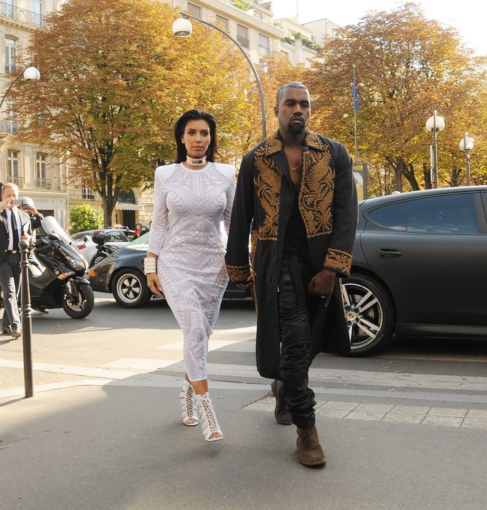 Kanye West in een jas van Dries Van Noten.