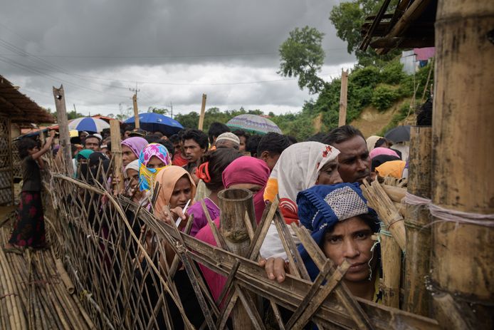 Oorspronkelijk waren de Rohingya met zo'n 1,1 miljoen, 800.000 leden van de moslimminderheid sloegen op de vlucht.