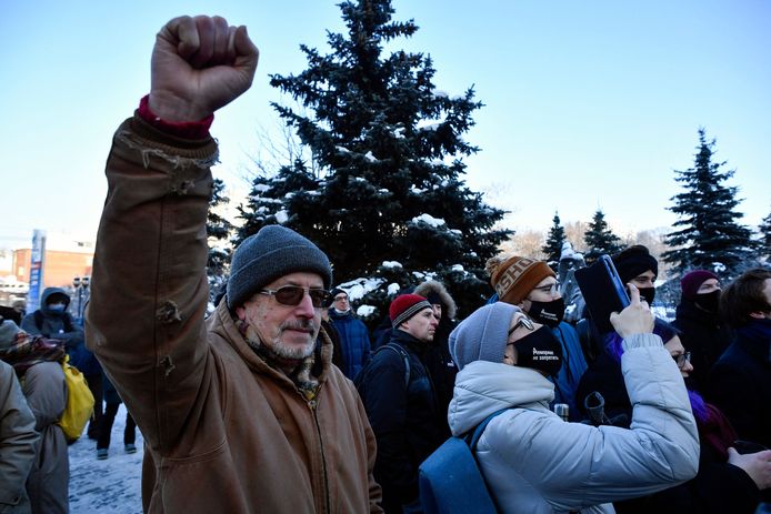 Sympathisanten van Memorial International protesteren in Moskou tegen de ontbinding van de organisatie.