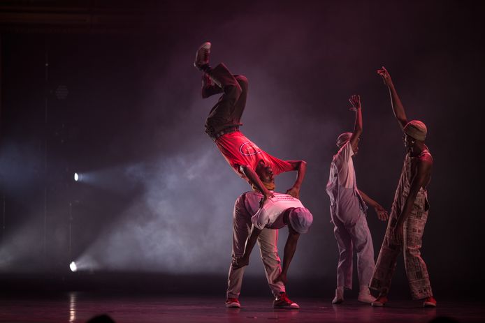 De Nederlandse tour van Breakin’ Convention trapte op dinsdag 19 oktober af in het Parktheater in Eindhoven. Vrijdag 5 november is het festival in het Chassé Theater te zien.