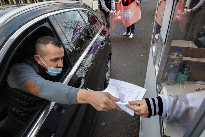 Eerder schreven medewerkers van bedrijven in de grootmetaal zich in Eindhoven in voor een cao-staking.