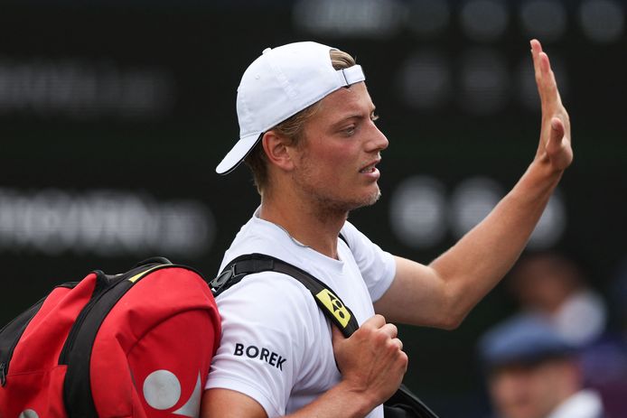 Tim van Rijthoven mag het zondag in de achtste finale van Wimbledon gaan opnemen tegen zesvoudig winnaar Novak Djokovic.