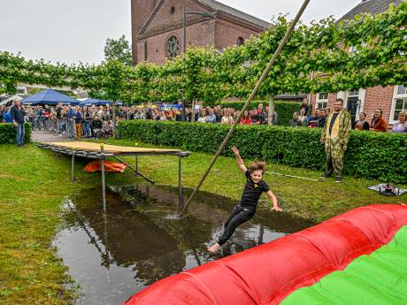 Tips voor een uitje in de regio Bergen op Zoom, Steenbergen en Woensdrecht: vierdaagsen, braderie Lepelstraat, fierljeppen, beachvolleybal en koers 
