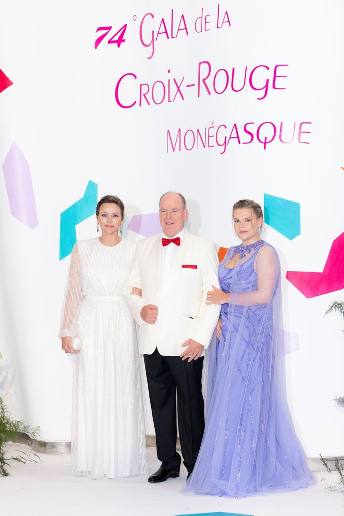 Van links naar rechts: prinses Charlène, prins Albert en Camille Gottlieb.