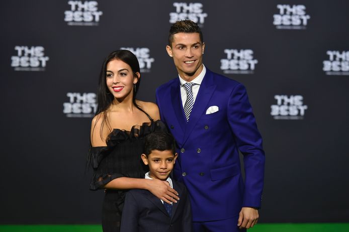 Georgina Rodriguez, Cristiano Ronaldo en Cristiano Ronaldo Jr. in januari 2017.