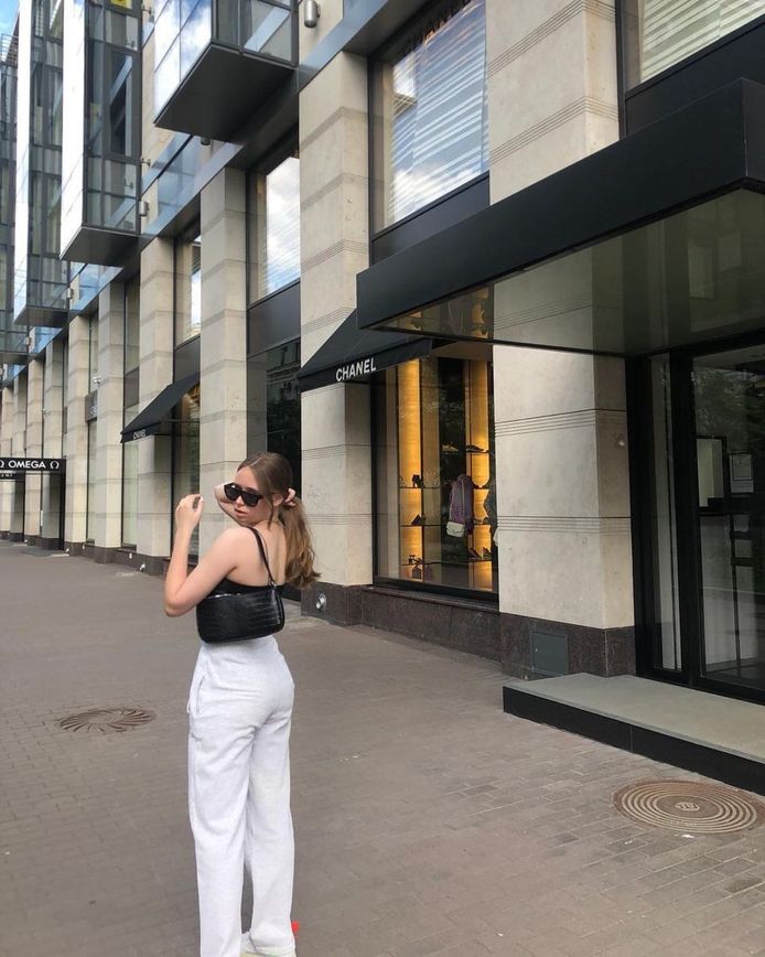 Sa prétendue fille Elizaveta possède un appartement extrêmement cher à Monaco, probablement payé par Poutine.