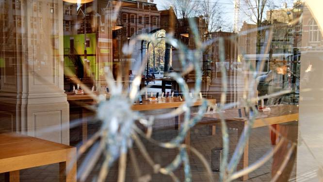 Gijzelaar Apple Store Amsterdam laat weten 'absolute rust' te willen, verzoekt beelden te verwijderen