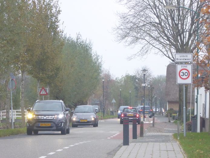Drukte bij de versmallingen op het Dorp in Benschop.