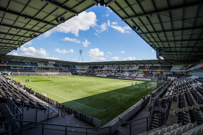 Veel mensen willen wel, maar kunnen de toegangskaartjes voor wedstrijden van Heracles Almelo niet betalen.