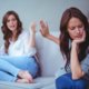 Simone (26): ‘Mijn vriendin Jessica is niet arm, ze is een enorme krent’