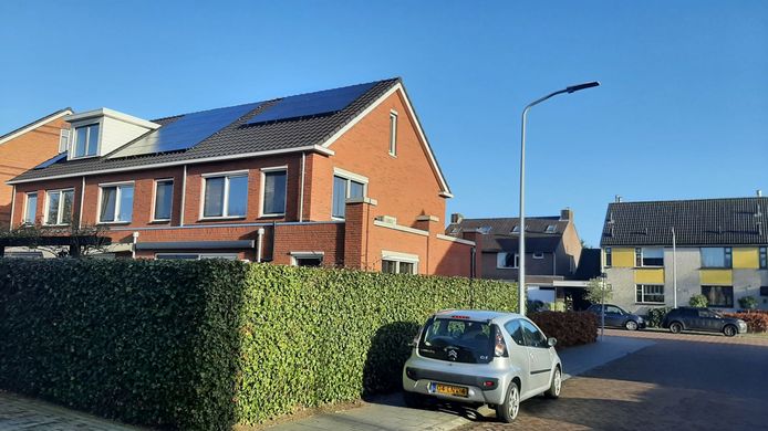 In de meeste nieuwbouwwijken, zoals hier in Valkhorst op het Leerpark in Dordrecht, zijn zonnepanelen standaard.