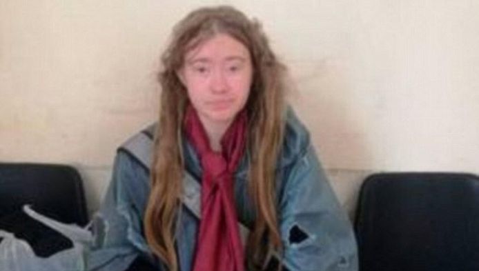 Het naamloze in Rome aangetroffen meisje, dat enkel Engels spreekt.