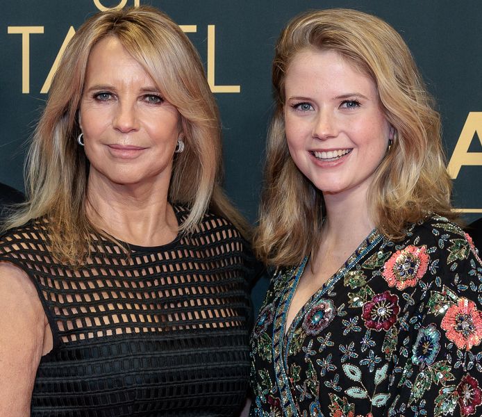 Linda de Mol en dochter Noa Vahle nemen afscheid van gezinshond ‘Ik mis je, mattie’ Show