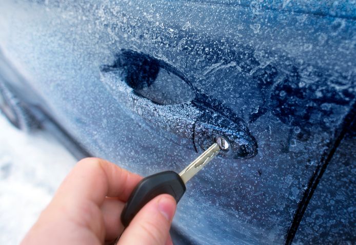 Als je deuren bevroren zijn, raak je je auto nog niet eens in.