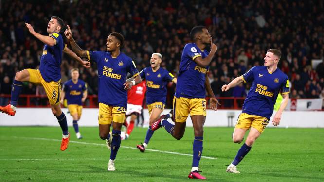Isak schiet Newcastle in blessuretijd naar overwinning