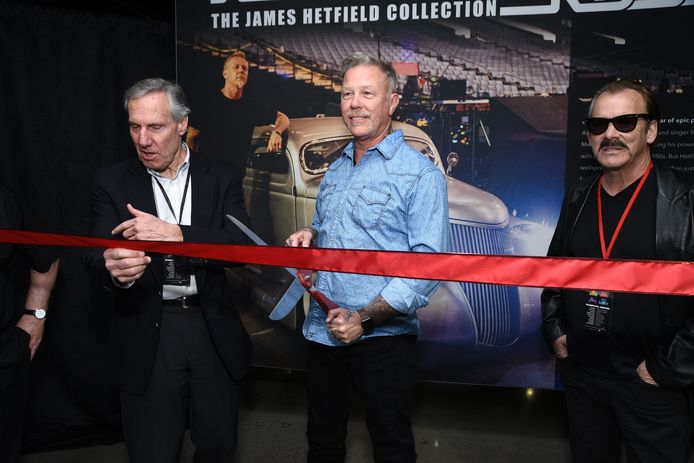 James Hetfielt opent zijn eigen tentoonstelling.
