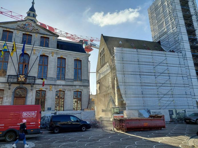 De opening aan de kant van de Grote Markt, waar straks de nieuwe ingang komt, is ondertussen een feit.