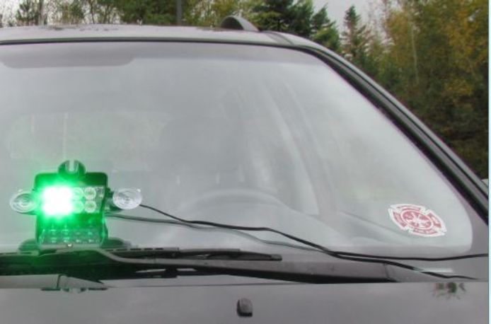 Voorbeeld van een groen zwaailicht voor vrijwillige brandweerlieden in Canada, waar Vias de mosterd haalde.