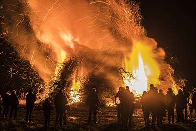 Kamervragen over RIVM-onderzoek naar 'cultureel erfgoed' paasvuren