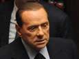 Berlusconi hué et insulté