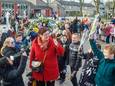 Basisschool de Kiem in Heesch ontvangt Juf Wilma Harpe feestelijk. Ze neemt na 40 jaar afscheid van basisschool de Kiem in Heesch.