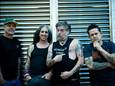 De Amerikaanse band NOFX, pioniers van de melodieuze punkrock. Zanger Fat Mike (57) tweede van rechts, is de jongste van het stel.