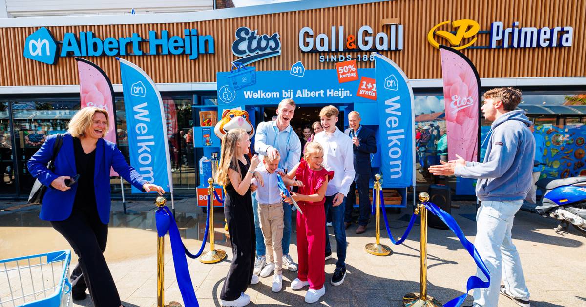 Feestelijke heropening van vernieuwde Albert Heijn in winkelcentrum Zuid-Beijerland