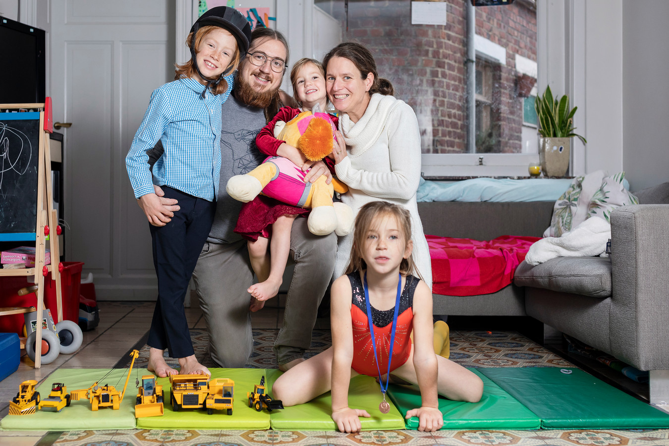 Mike en Ciska met hun kinderen.