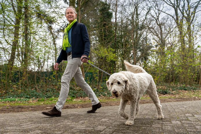 Leander Pennings, met hond Saartje, organiseert met vijf anderen de actie Rosmalen in Beweging waarbij geld wordt gedoneerd door te fietsen of te wandelen