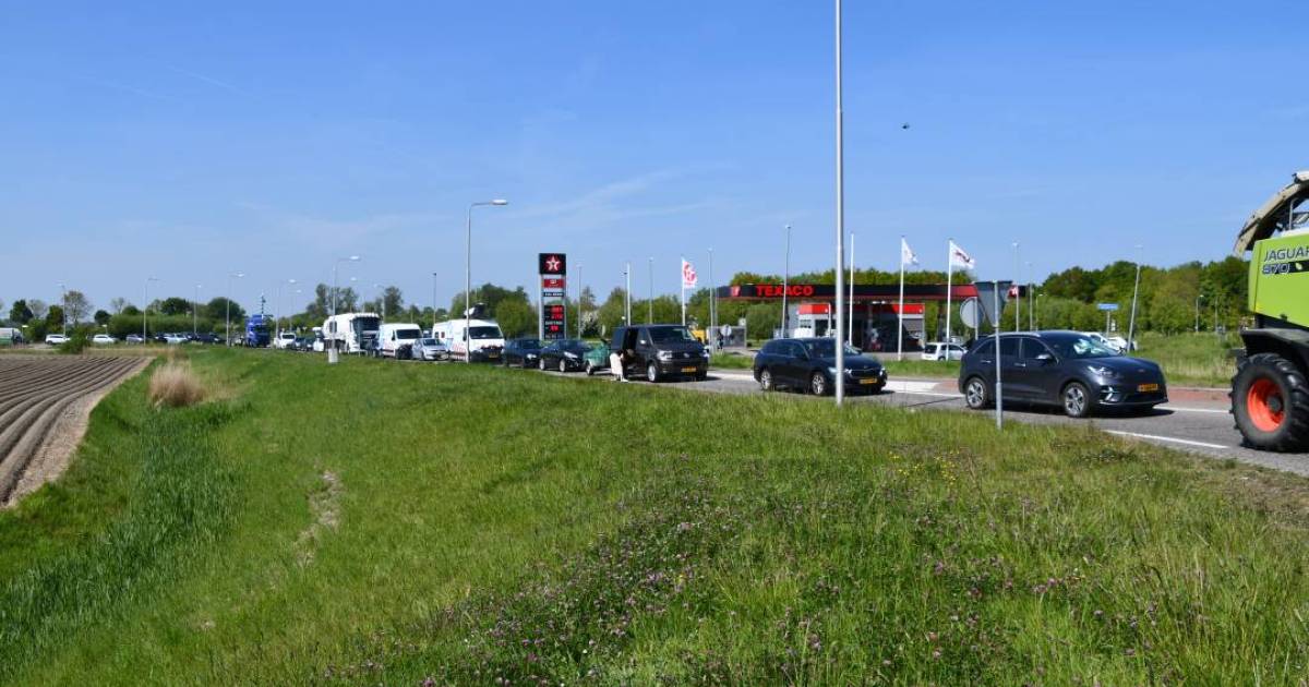 Kop-staartbotsing op N57 zorgde voor flinke files.