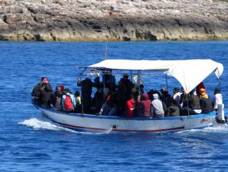 Boot met migranten kapseist bij Italië: meerdere doden