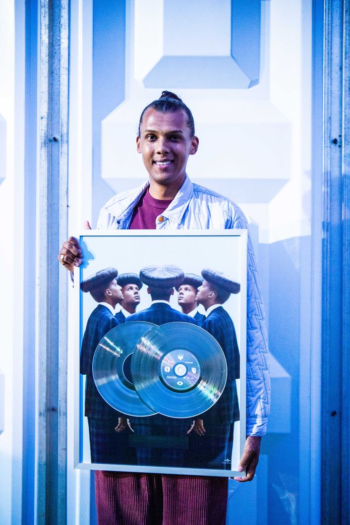 Stromae krijgt dubbel platina voor album 'Multitude' na optreden in Werchter Boutique