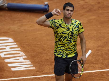 Titelverdediger Carlos Alcaraz na moeizame start naar derde ronde in Madrid 