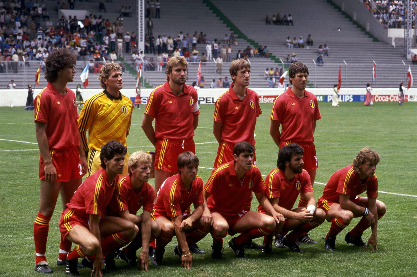 Тренер по волейболу сборной ссср по. Сборная франции 1960. Сборная бельгия чм 1970. Состав сборной ссср по футболу 1988. 1980 ч м.