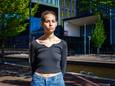 Studente Maya op het Roeterseiland van de Universiteit van Amsterdam: veel ruimtes die altijd open stonden voor debat over mensenrechten geven niet thuis sinds 7 oktober.