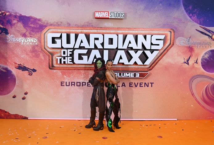 Zoe Saldana, pictured here with her character Gamora, looked stunning in her dress.  Although the actress had something wrong with the Parisian weather, she was fortunately allowed to borrow a fashion jacket from her nemesis Pratt.