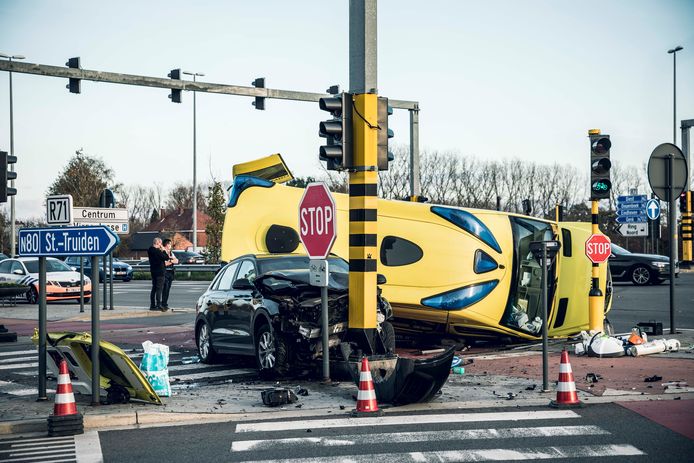 Ongeval aan de Luikersteenweg - Prins Bisschopssingel in Hasselt.