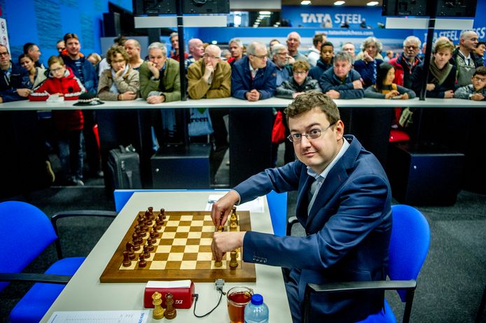 Erwin L'Ami staat tijdens de rustdag vierde in het challengertoernooi tijdens Tata Steel Chess in Wijk aan Zee.