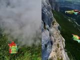 Skydivers springen van metershoge berg en vliegen razendsnel door de wolken