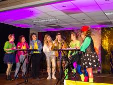 Nostalgie met lekker kletsen maar nu draait alles om het schermpje: act prinsessen Ulewappers met een boodschap