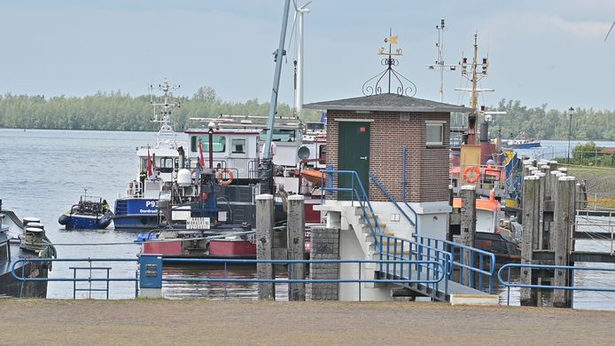 Drugslab op een boot gevonden bij de haven in Moerdijk.